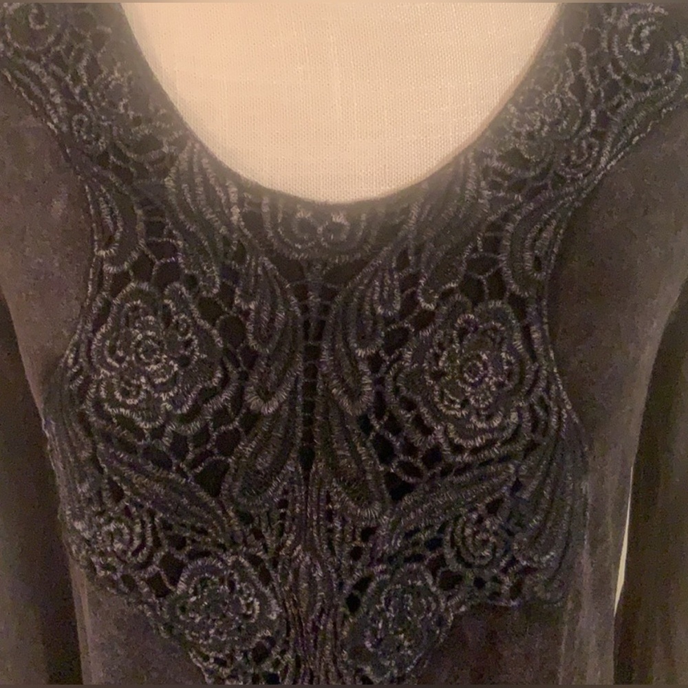 1-DAY SALE! T-PARTY FASHION, Beautiful Lace Bell-Sleeved Top, Black, Medium NWOT - Picture 2 of 4